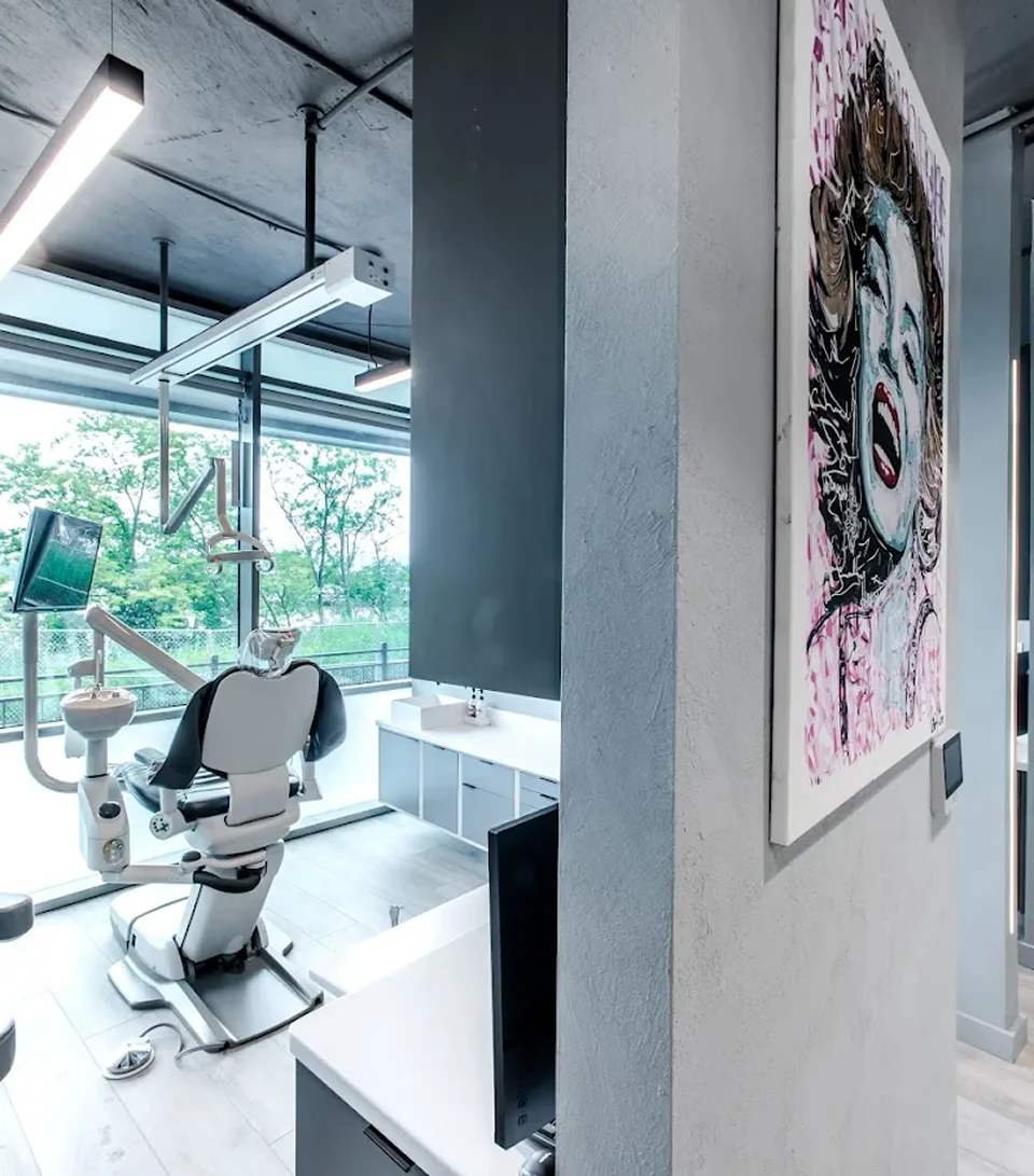 Modern dental treatment room at Smiles on the Hudson
